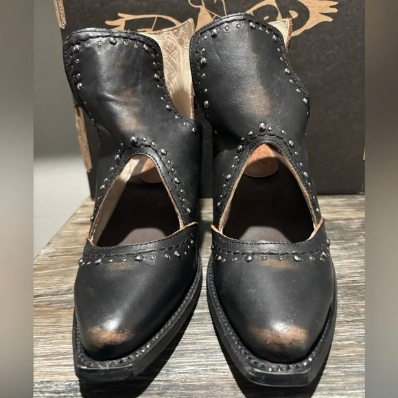 Freebirds Black Studded Ankle Booties NIB NWT - Picture 2 of 8